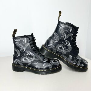 NWOT Dr. Martens 1460 Wild Serpent Print Smooth Lace Up Boots NWOT L 5 M M 4